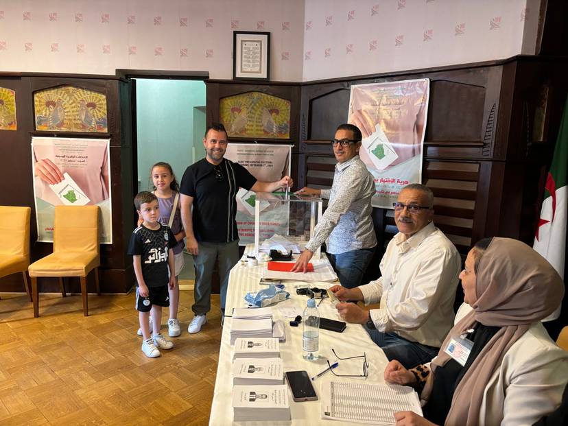 Algerian community in Finland continues to head to polling stations